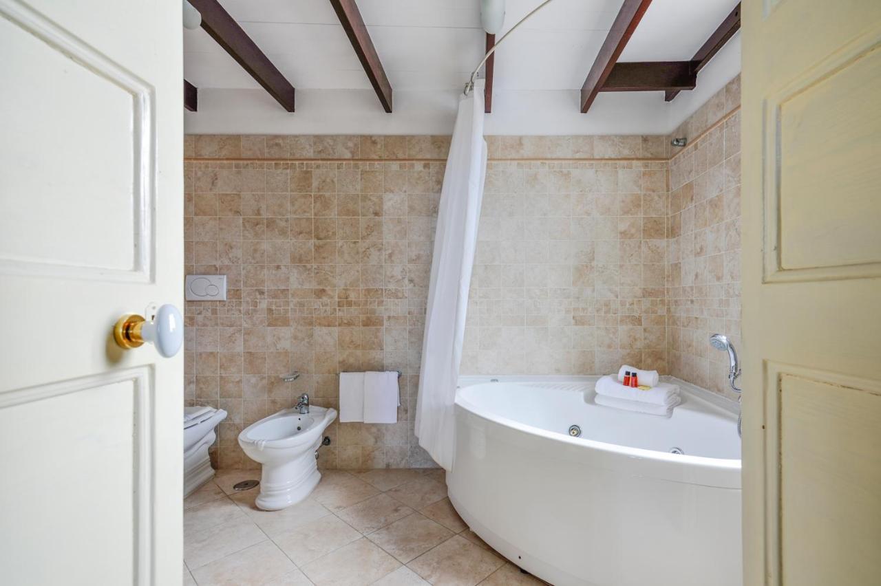 Castriota19 - Jacuzzi Room & Apartment Sit Lecce Exterior photo