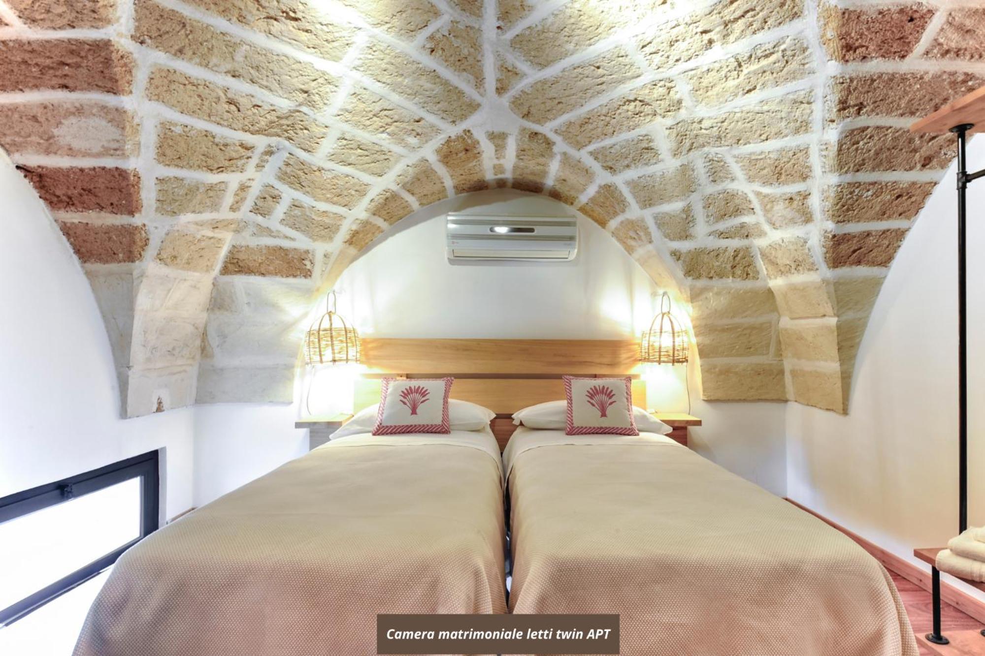 Castriota19 - Jacuzzi Room & Apartment Sit Lecce Exterior photo