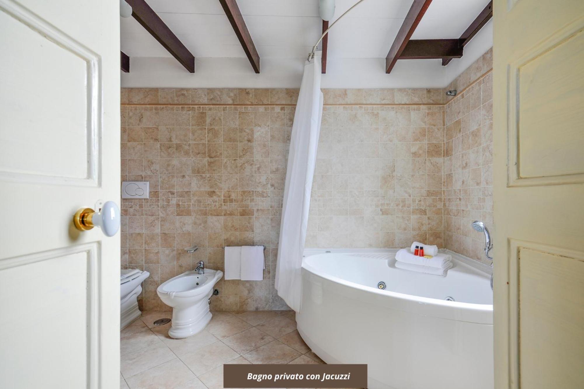 Castriota19 - Jacuzzi Room & Apartment Sit Lecce Exterior photo